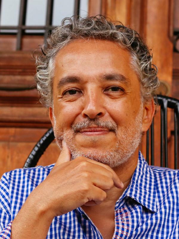 Palestrante Alexandre Coimbra – psicologia, saúde mental e desenvolvimento pessoal. Alexandre Coimbra Amaral é psicólogo, terapeuta familiar e palestrante. Com mestrado em Psicologia Clínica pela PUC do Chile, é autor, colunista e palestrante em temas ligados à saúde mental, segurança no trabalho e desenvolvimento emocional em empresas e escolas.