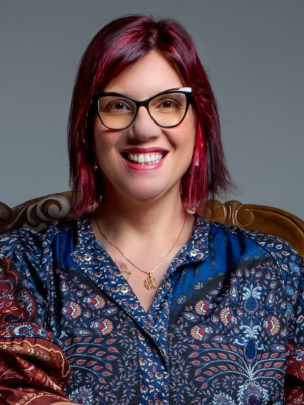 Palestrante Branca Barão – protagonismo, mudança positiva e propósito. Branca Barão é palestrante com mais de 20 anos de experiência e mais de 20 mil horas de palco. Especialista em protagonismo, propósito e transformação, utiliza metodologia baseada em PNL, neurociência e experiência Disney para inspirar mudanças profundas. Autora de best-sellers sobre autoconhecimento, já impactou mais de 200 mil pessoas com sua abordagem empática e transformadora.