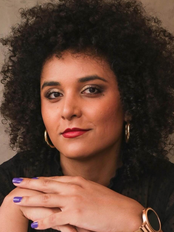 Palestrante Gabriela Augusto – diversidade, inclusão e liderança trans. Gabriela Augusto Campos de Santana é fundadora da Transcendemos Consultoria e especialista em diversidade e inclusão. Formada em Direito pela PUC-SP e com especialização em Design Thinking, foi reconhecida como Forbes Under 30 e Top Voice no LinkedIn. Atua promovendo ambientes corporativos mais inclusivos para empresas como Google, Natura, Facebook e Kraft-Heinz.